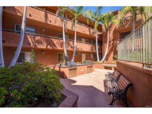 2507-e-15th-courtyard-with-bbq