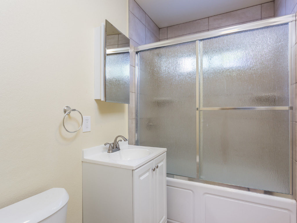 2680deforest-bathroom-1